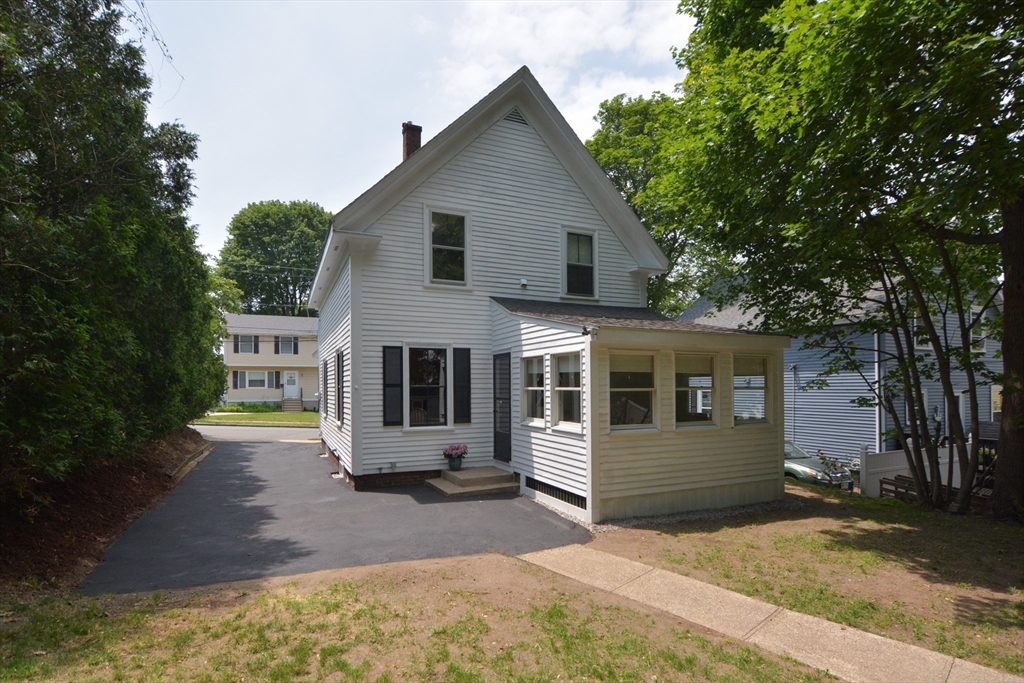 Peabody, Massachusetts 01960, United States, 3 Bedrooms Bedrooms, ,1 BathroomBathrooms,Residential,Pending,152017