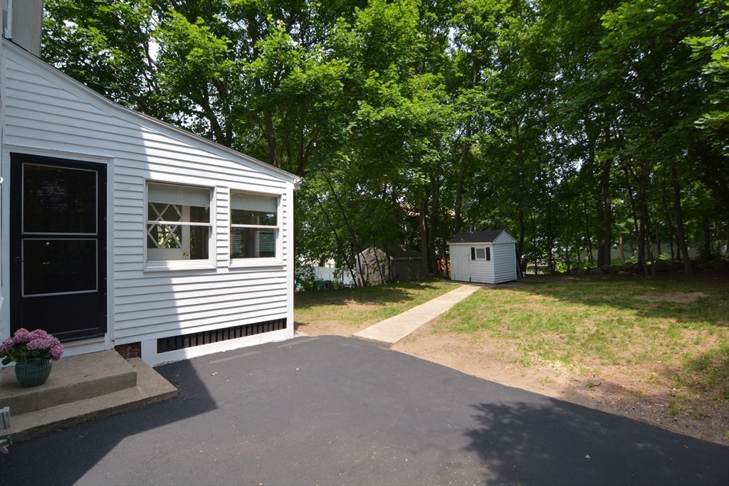 Peabody, Massachusetts 01960, United States, 3 Bedrooms Bedrooms, ,1 BathroomBathrooms,Residential,Pending,152017
