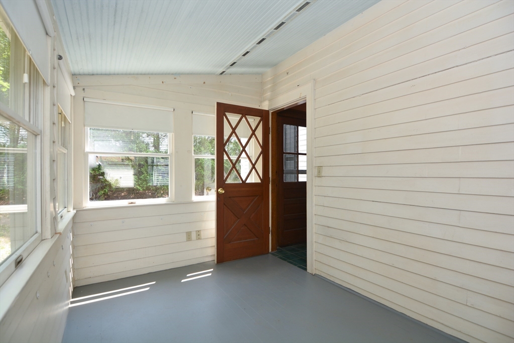 Peabody, Massachusetts 01960, United States, 3 Bedrooms Bedrooms, ,1 BathroomBathrooms,Residential,Pending,152017