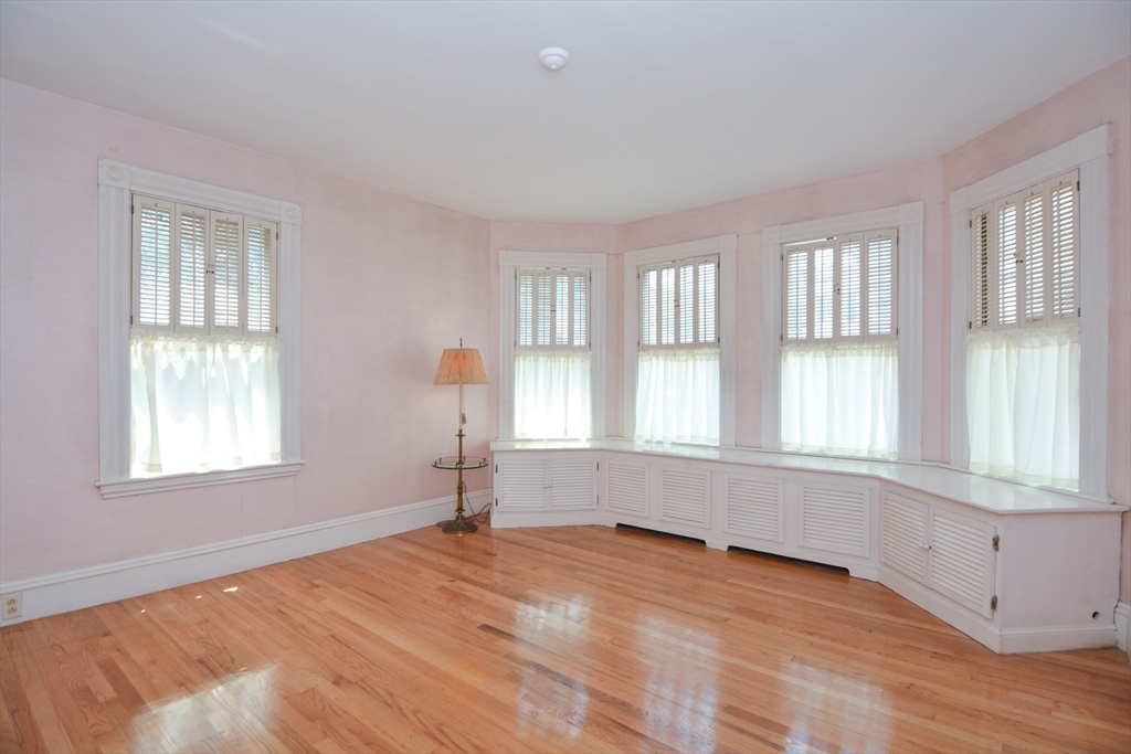 Peabody, Massachusetts 01960, United States, 3 Bedrooms Bedrooms, ,1 BathroomBathrooms,Residential,Pending,152017