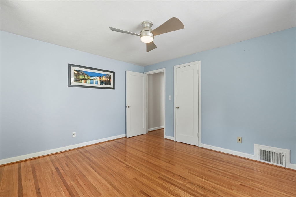 Springfield, Massachusetts 01108, United States, 2 Bedrooms Bedrooms, ,1 BathroomBathrooms,Residential,Active,220240