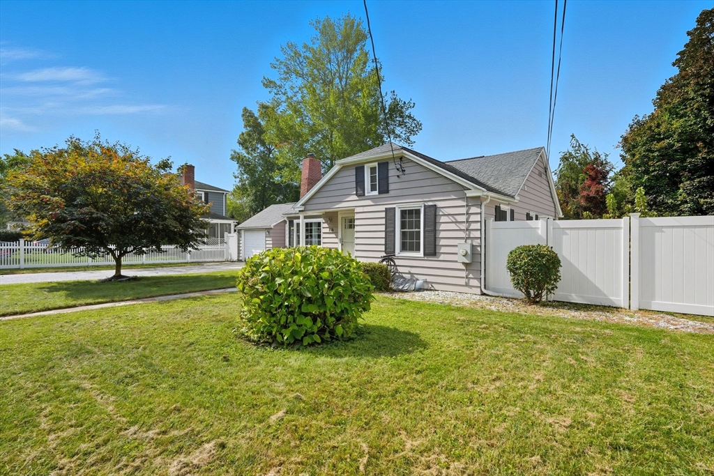 Springfield, Massachusetts 01108, United States, 2 Bedrooms Bedrooms, ,1 BathroomBathrooms,Residential,Active,220240