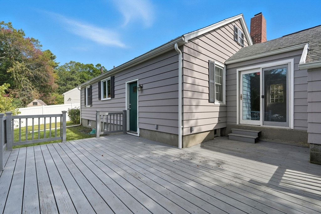 Springfield, Massachusetts 01108, United States, 2 Bedrooms Bedrooms, ,1 BathroomBathrooms,Residential,Active,220240