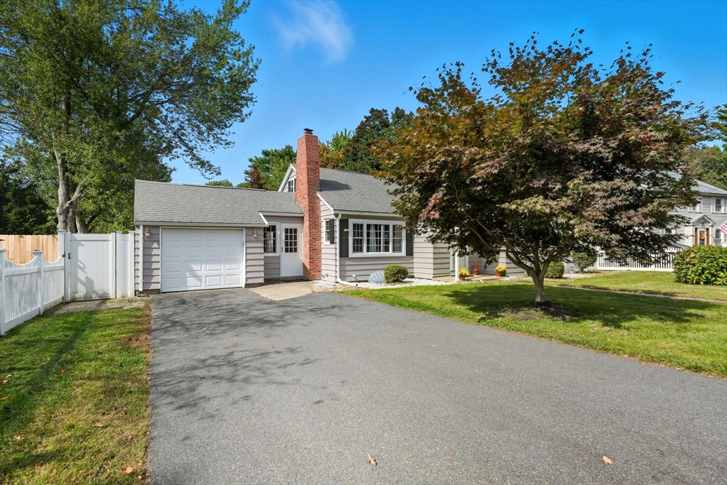 Springfield, Massachusetts 01108, United States, 2 Bedrooms Bedrooms, ,1 BathroomBathrooms,Residential,Active,220240