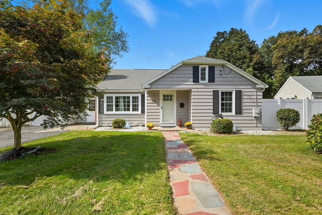 Springfield, Massachusetts 01108, United States, 2 Bedrooms Bedrooms, ,1 BathroomBathrooms,Residential,Active,220240