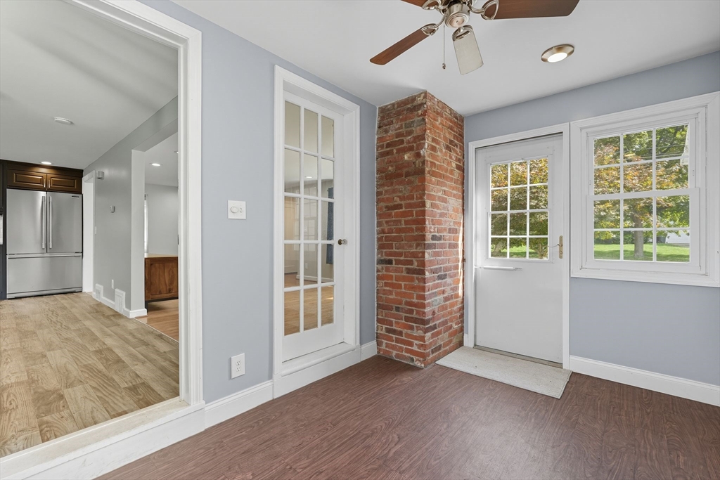 Springfield, Massachusetts 01108, United States, 2 Bedrooms Bedrooms, ,1 BathroomBathrooms,Residential,Active,220240