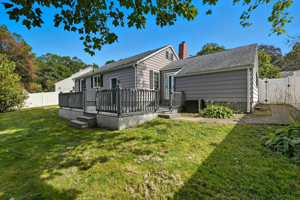 Springfield, Massachusetts 01108, United States, 2 Bedrooms Bedrooms, ,1 BathroomBathrooms,Residential,Active,220240