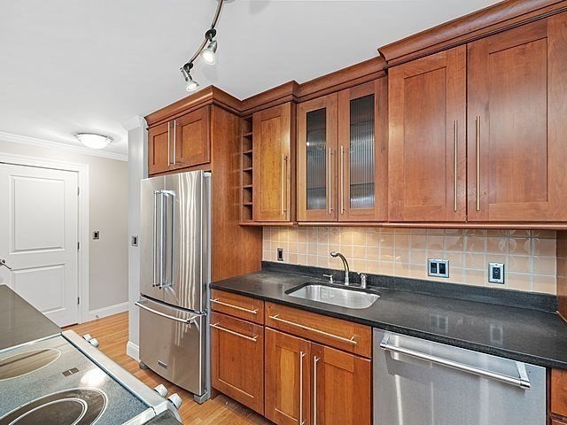 60 Longwood Ave. 301