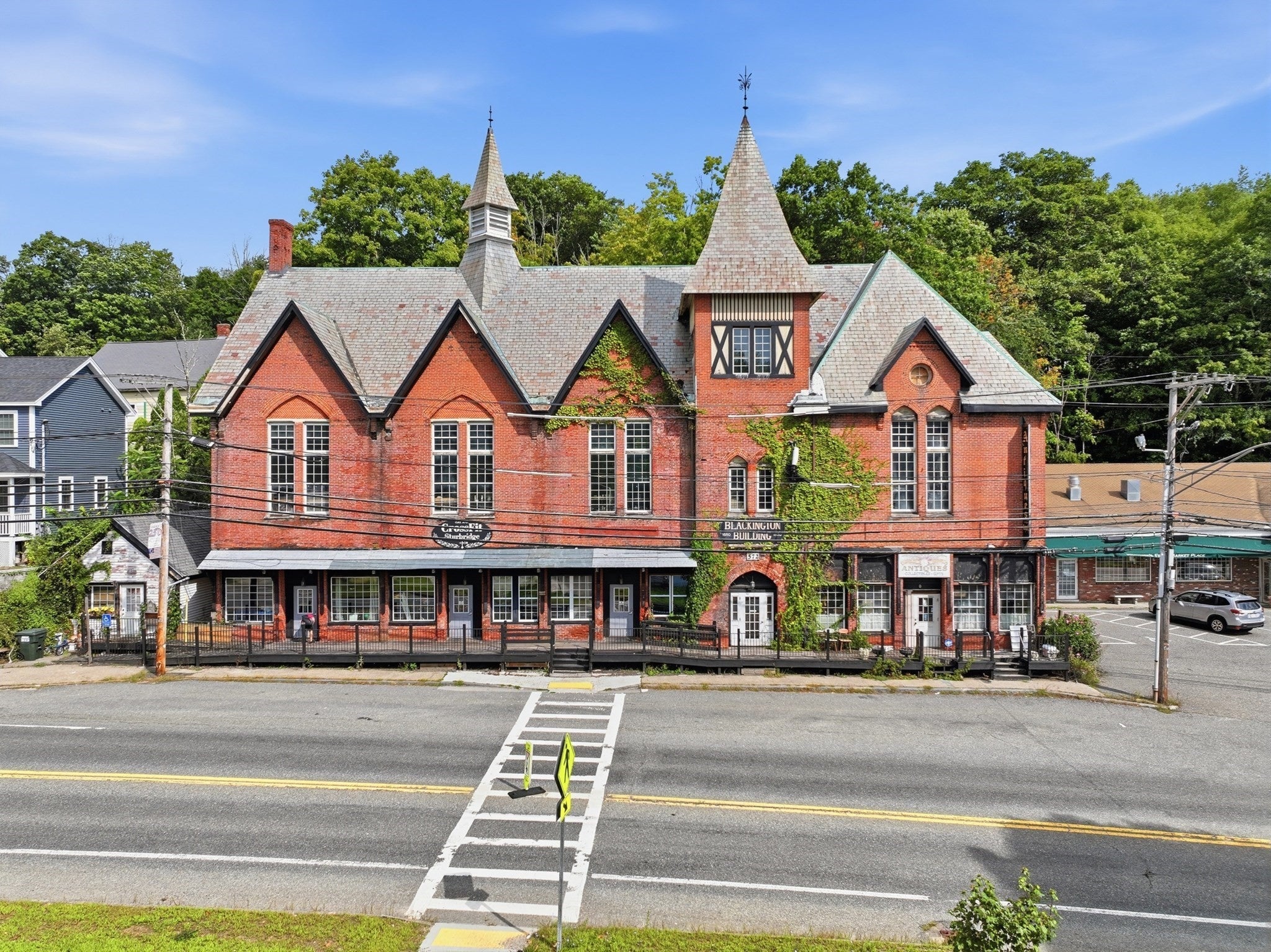 Photo of 572 Main St, Sturbridge, MA