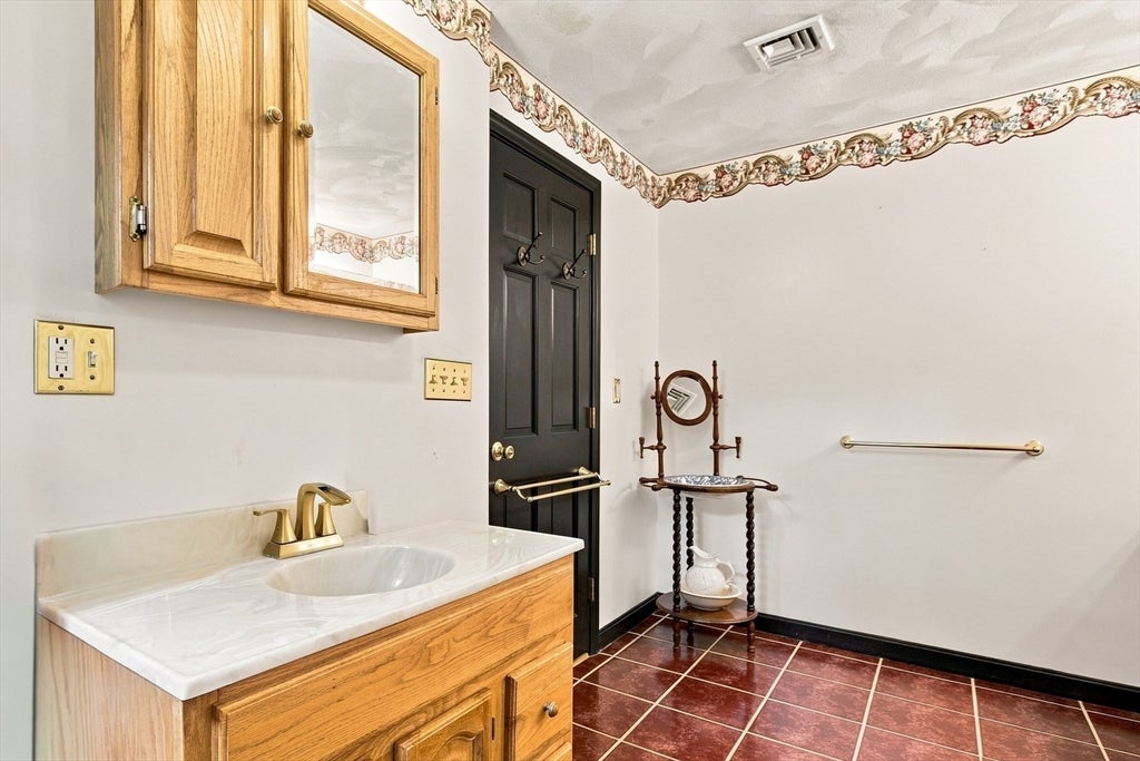 18 Gordon Rd, North Reading, MA, 18 Gordon Rd, North Reading, MA Photo #28
