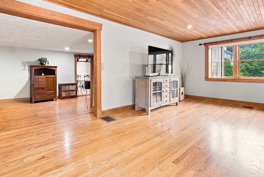 18 Gordon Rd, North Reading, MA, 18 Gordon Rd, North Reading, MA Photo #6