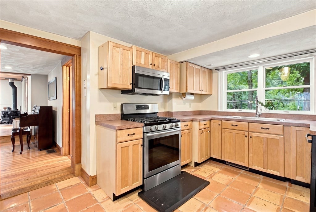 18 Gordon Rd, North Reading, MA, 18 Gordon Rd, North Reading, MA Photo #16