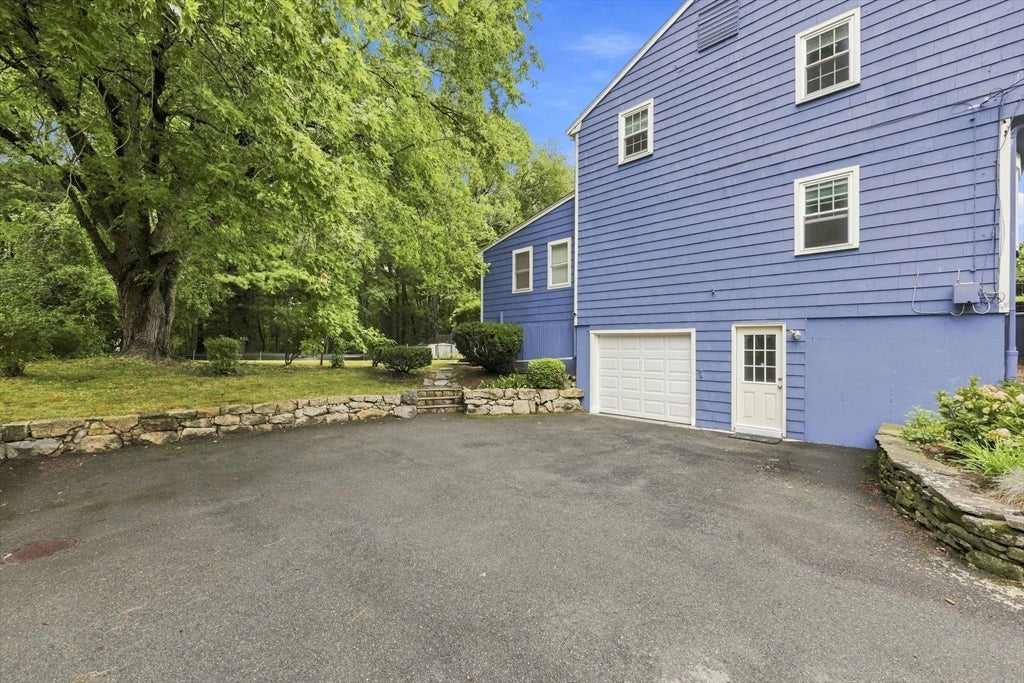 25 Mohawk Path, Bellingham, MA Photo #32