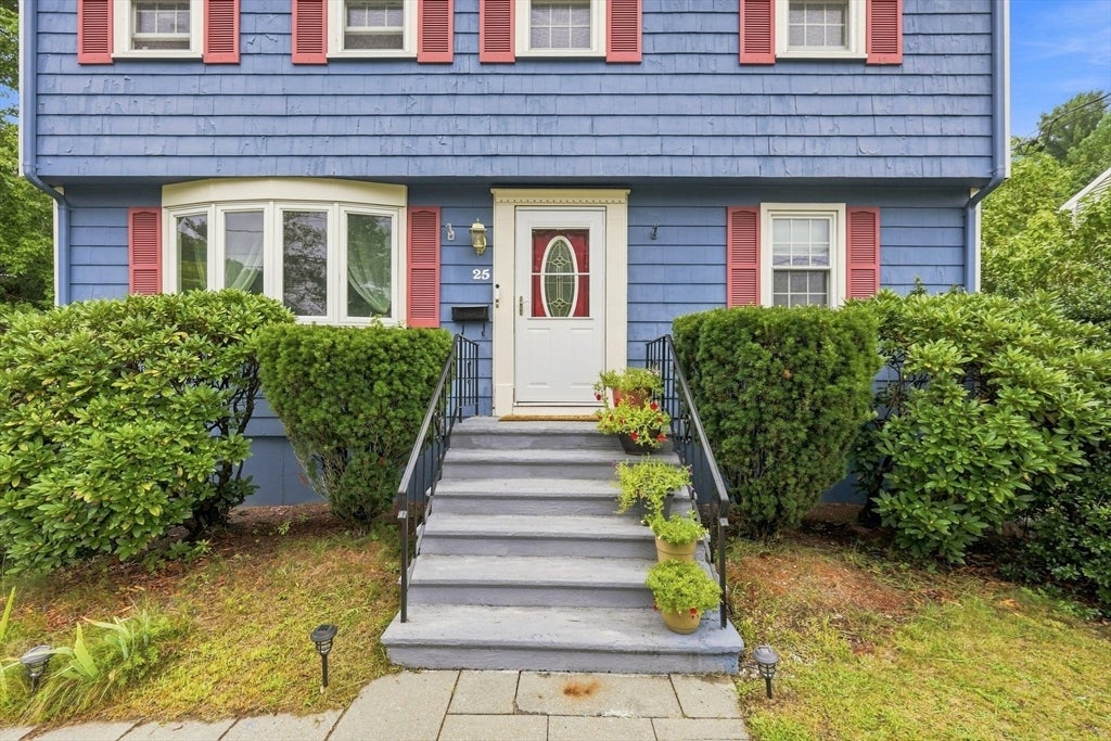 25 Mohawk Path, Bellingham, MA Photo #2