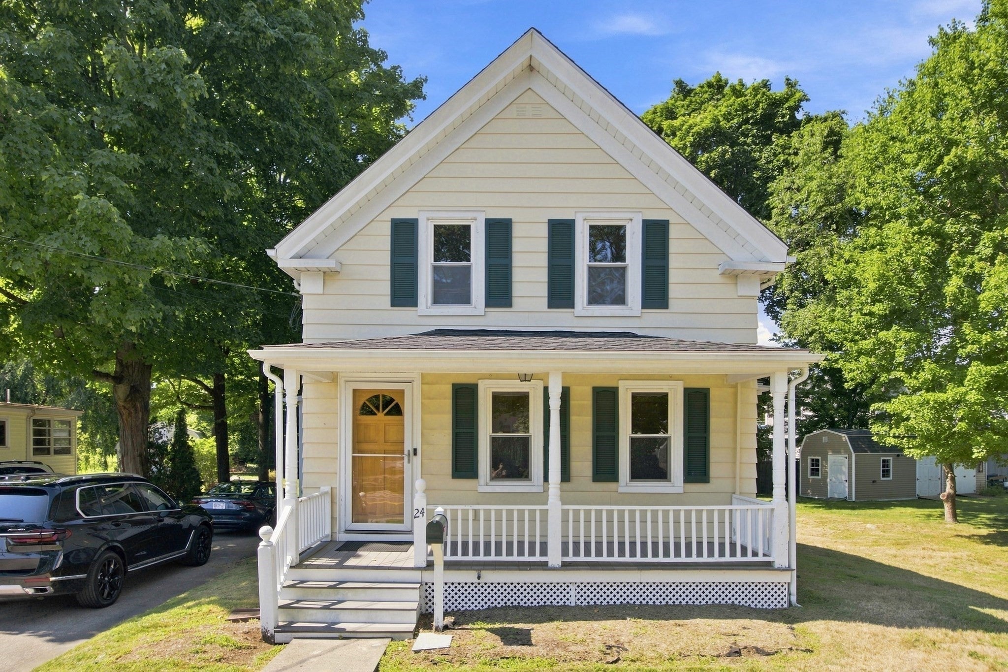 Click for 24 Railroad Ave, Norwood, MA slideshow