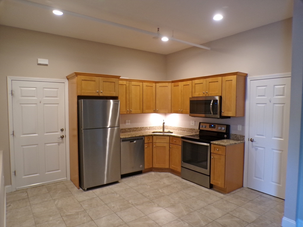 Click for 1072 Washington St #3, Weymouth, MA slideshow