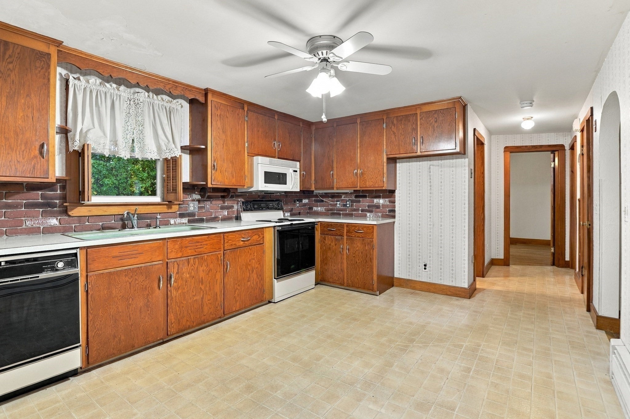 147 Ninth Street, Leominster, MA Photo #6