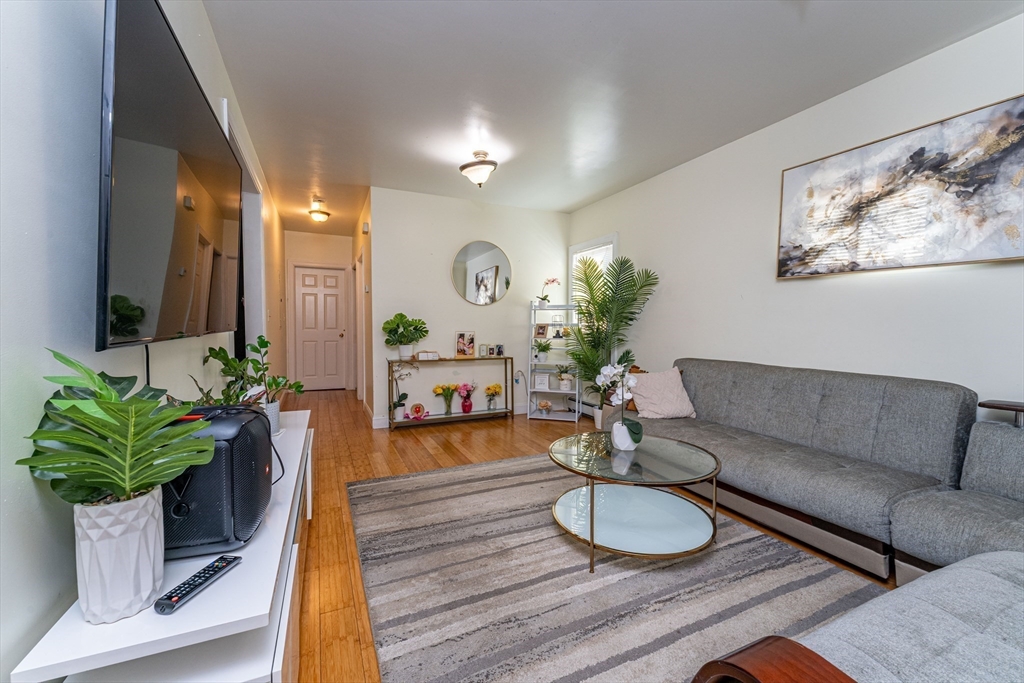 16 Mohan St