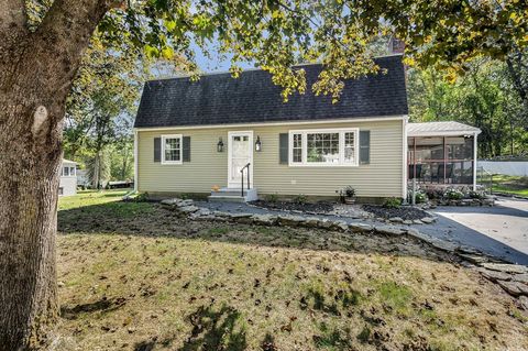 105 Pine Valley Dr Dracut MA 01826