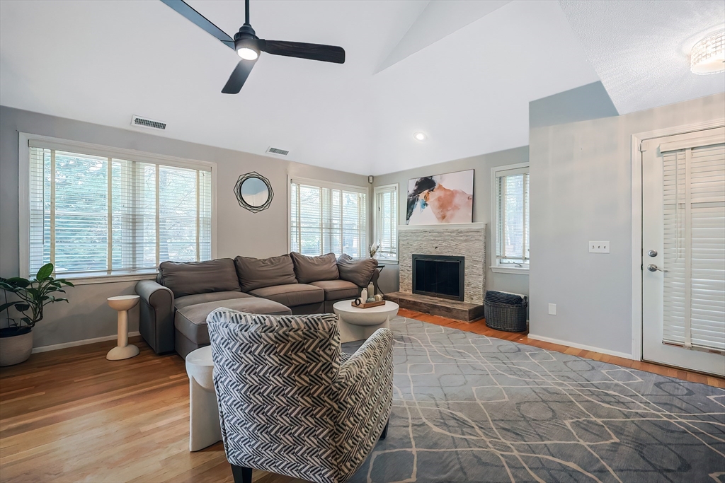 Ashland, Massachusetts 01721, United States, 2 Bedrooms Bedrooms, ,2 BathroomsBathrooms,Residential,Contingent,92081