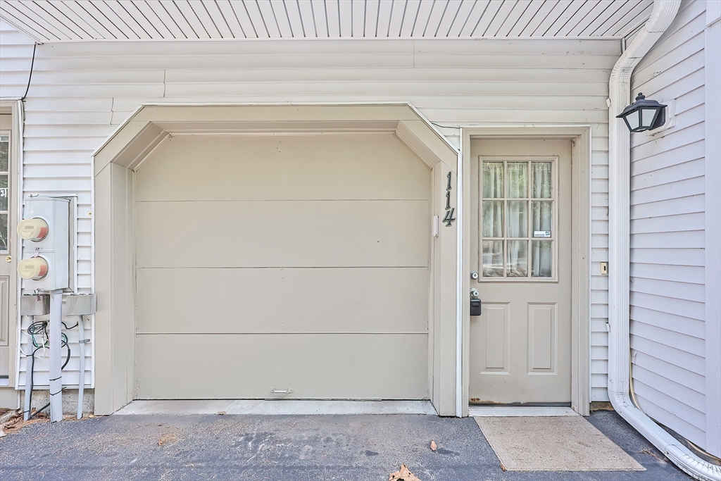 Ashland, Massachusetts 01721, United States, 2 Bedrooms Bedrooms, ,2 BathroomsBathrooms,Residential,Contingent,92081