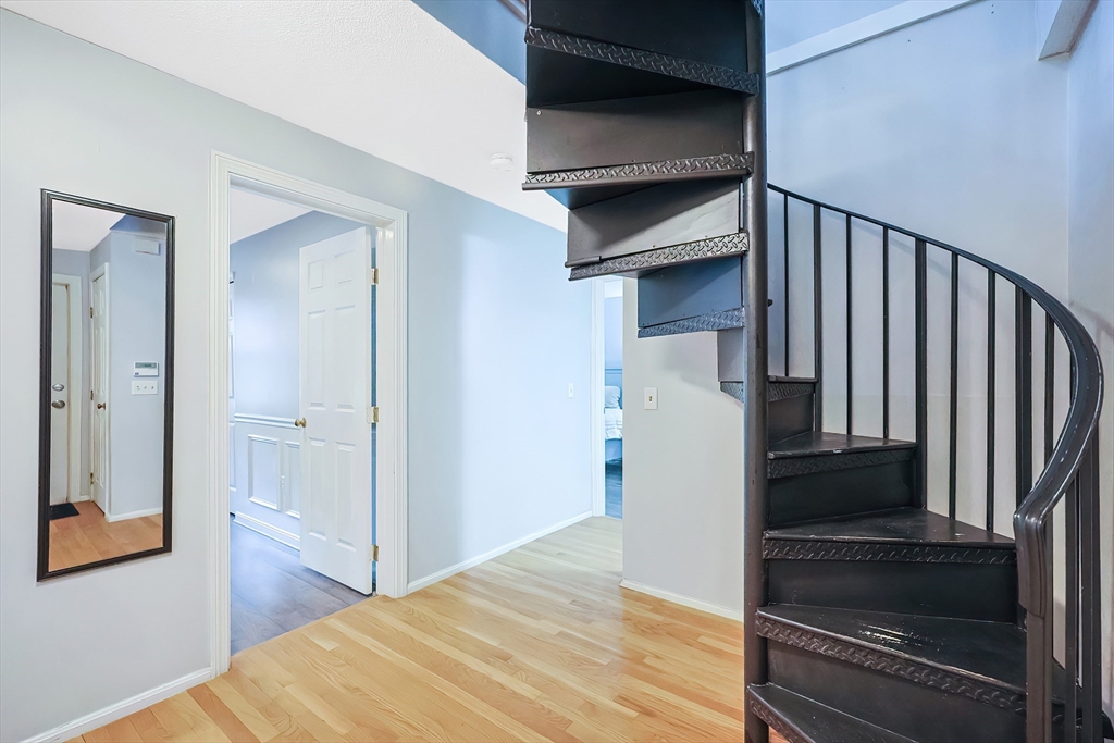 Ashland, Massachusetts 01721, United States, 2 Bedrooms Bedrooms, ,2 BathroomsBathrooms,Residential,Contingent,92081