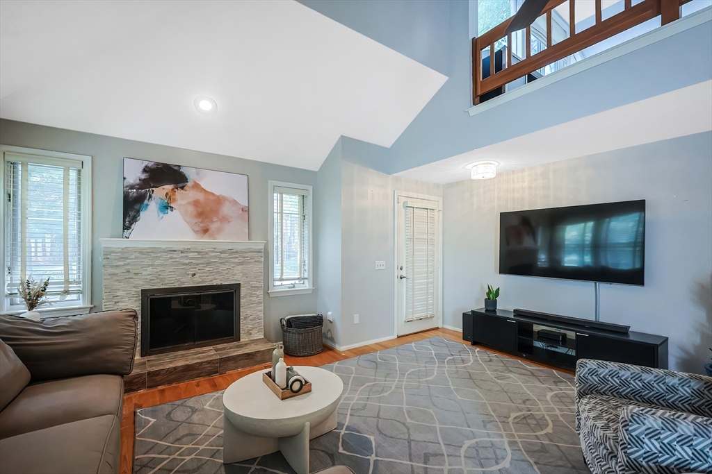 Ashland, Massachusetts 01721, United States, 2 Bedrooms Bedrooms, ,2 BathroomsBathrooms,Residential,Contingent,92081