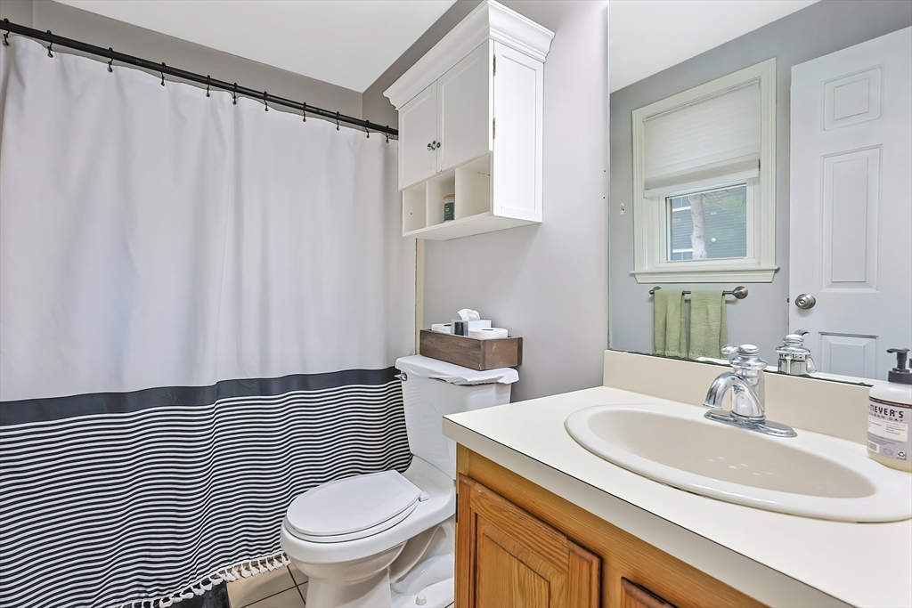 Ashland, Massachusetts 01721, United States, 2 Bedrooms Bedrooms, ,2 BathroomsBathrooms,Residential,Contingent,92081