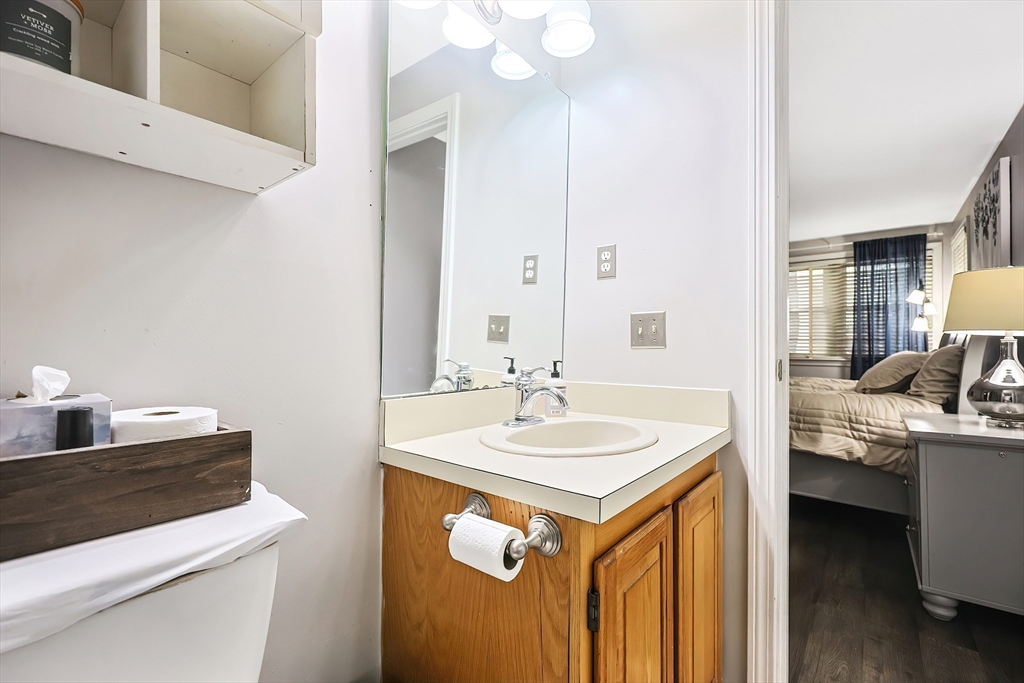 Ashland, Massachusetts 01721, United States, 2 Bedrooms Bedrooms, ,2 BathroomsBathrooms,Residential,Contingent,92081