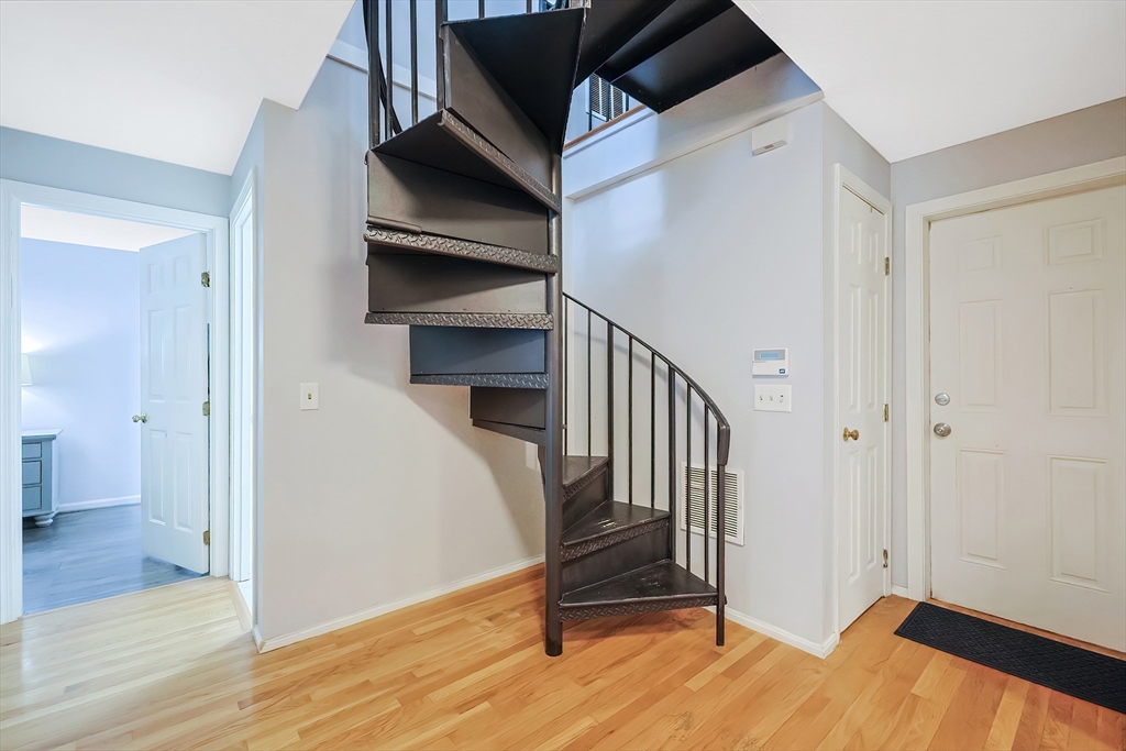 Ashland, Massachusetts 01721, United States, 2 Bedrooms Bedrooms, ,2 BathroomsBathrooms,Residential,Contingent,92081