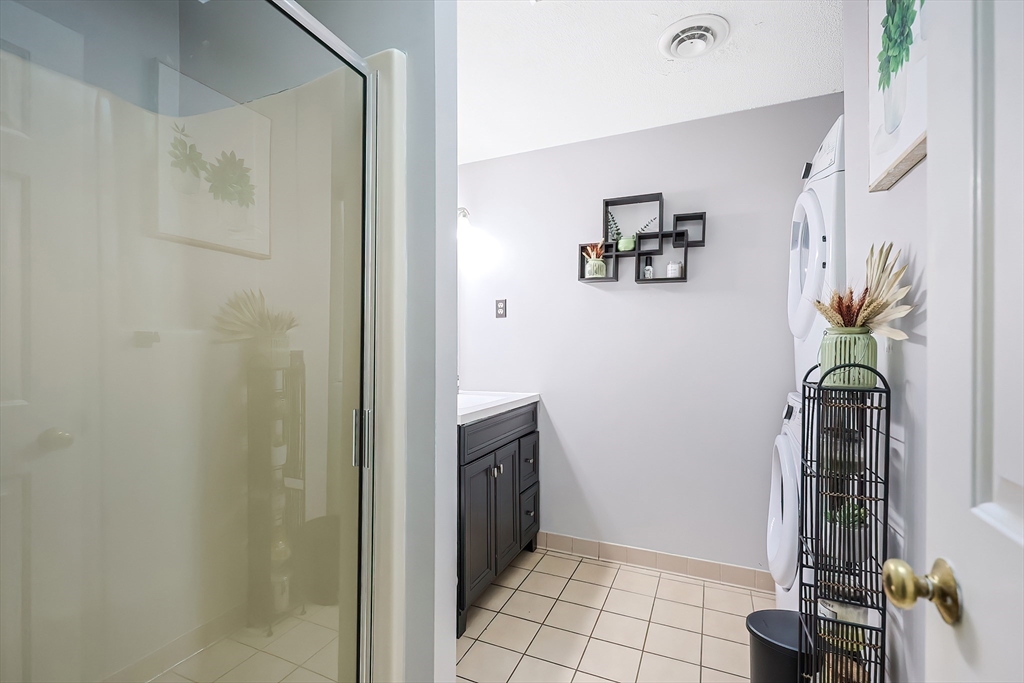 Ashland, Massachusetts 01721, United States, 2 Bedrooms Bedrooms, ,2 BathroomsBathrooms,Residential,Contingent,92081