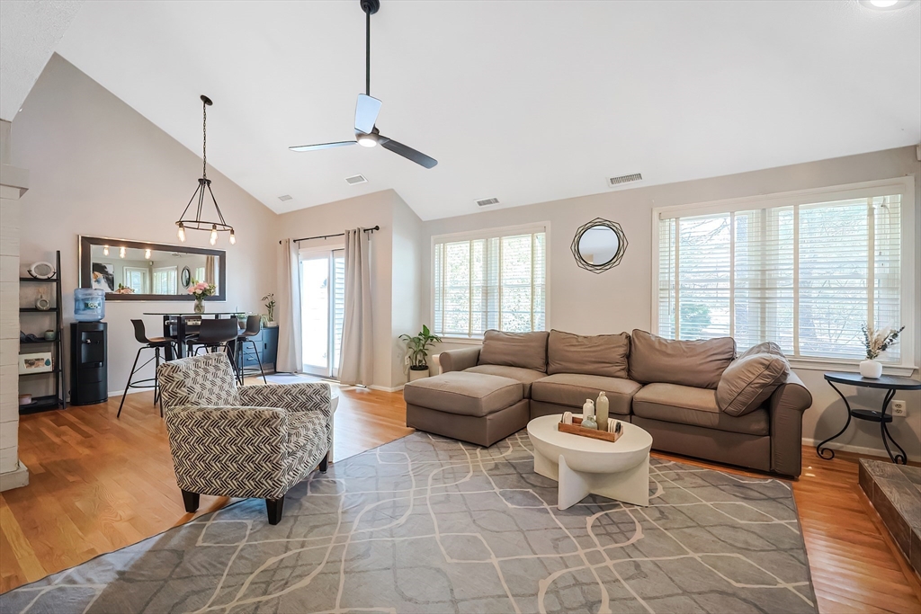 Ashland, Massachusetts 01721, United States, 2 Bedrooms Bedrooms, ,2 BathroomsBathrooms,Residential,Contingent,92081