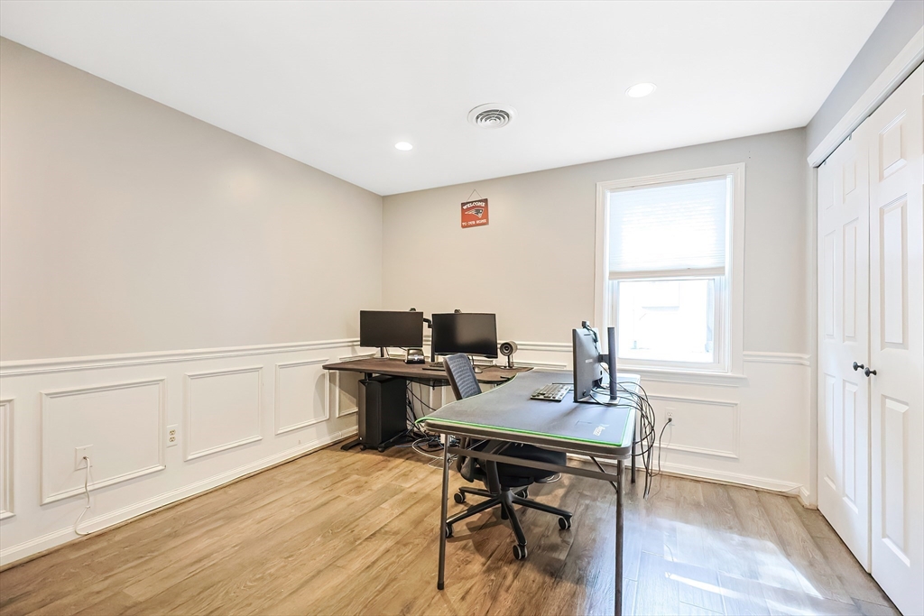 Ashland, Massachusetts 01721, United States, 2 Bedrooms Bedrooms, ,2 BathroomsBathrooms,Residential,Contingent,92081