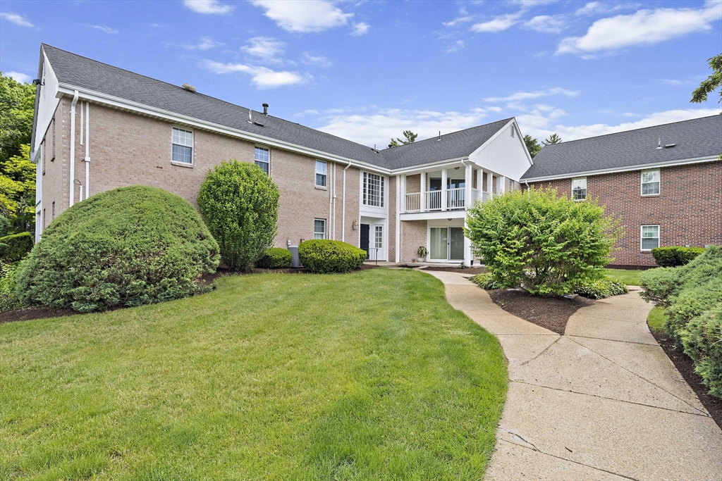 41 Jessica Dr. E