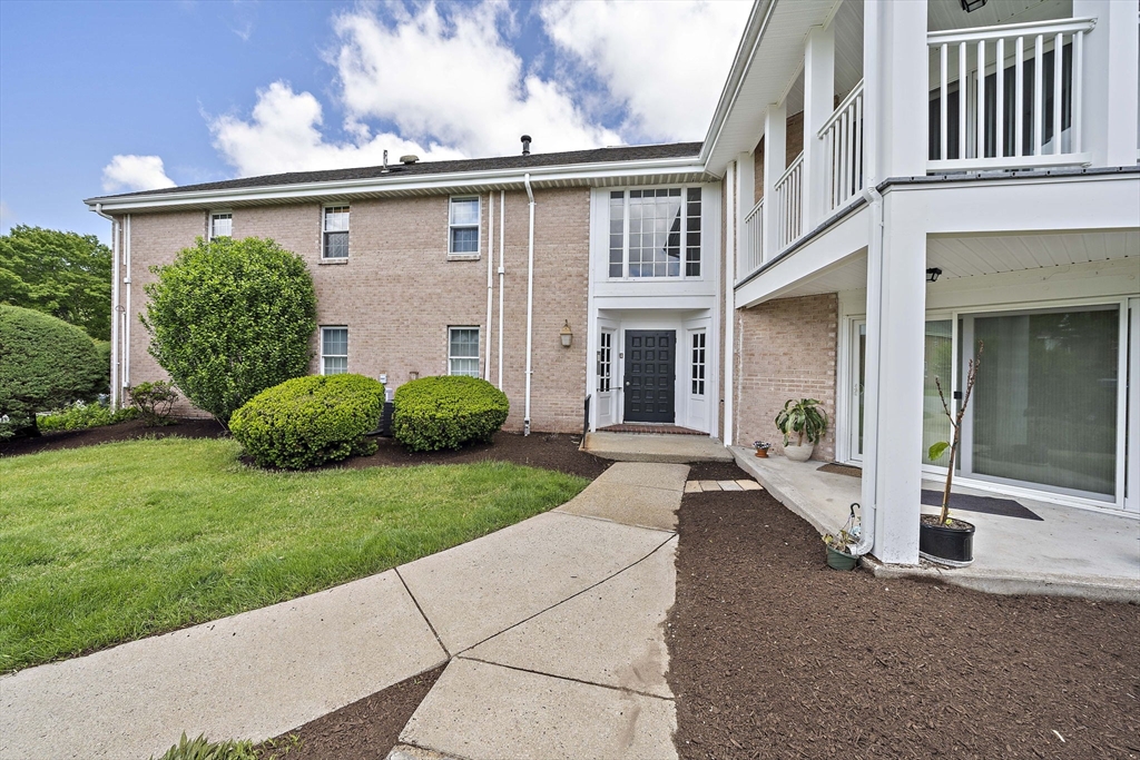 41 Jessica Dr. E