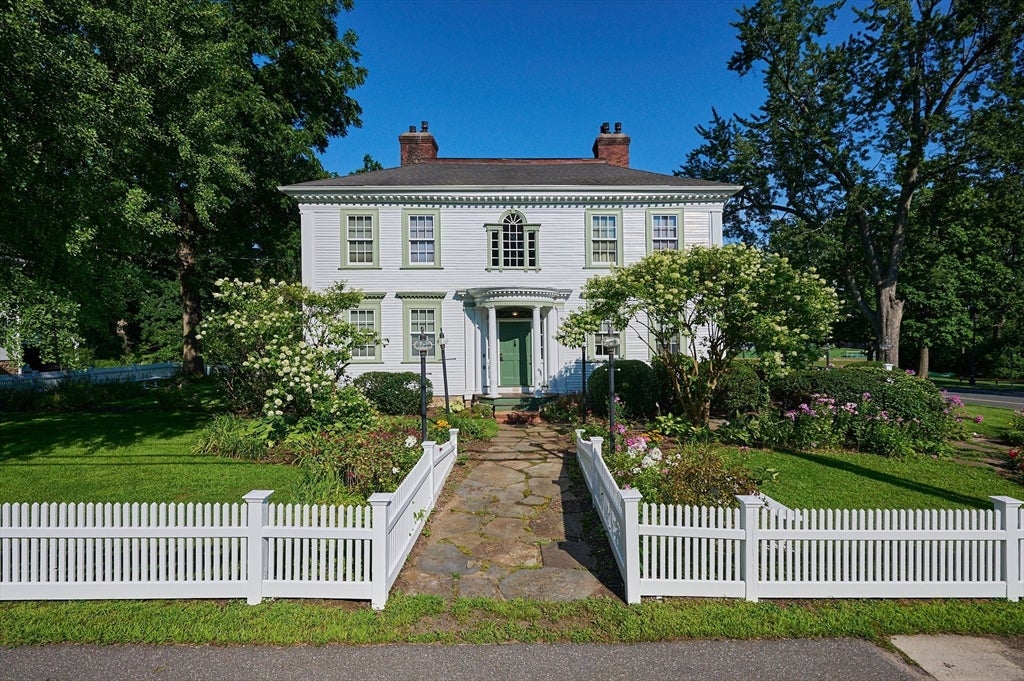 25 Woodbridge St