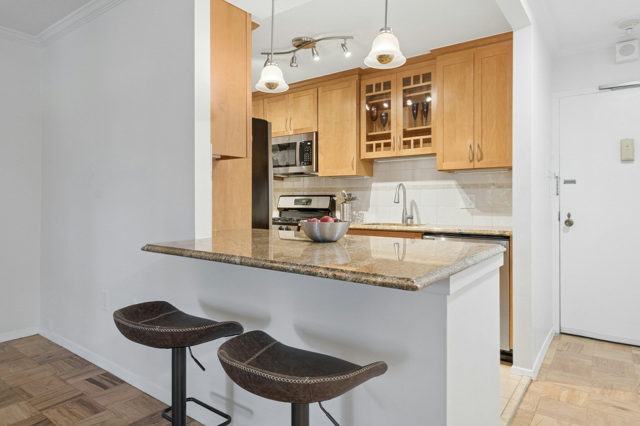 9 Hawthorne Pl 2J