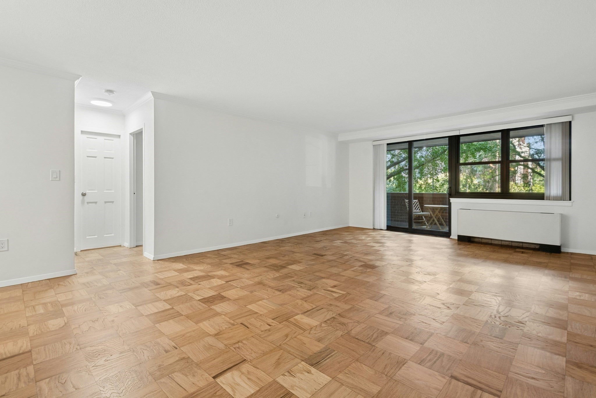 9 Hawthorne Pl 2J