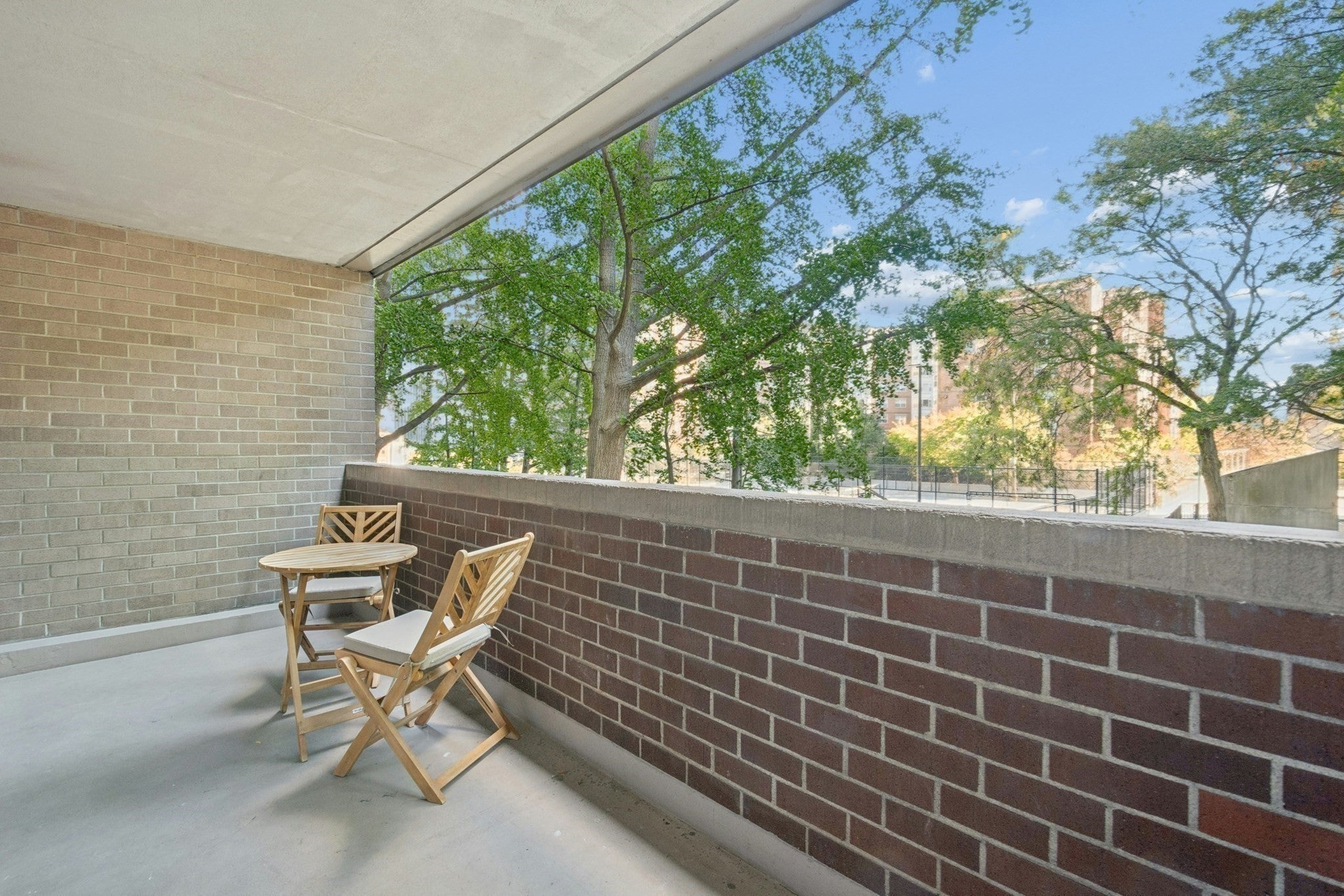 9 Hawthorne Pl 2J