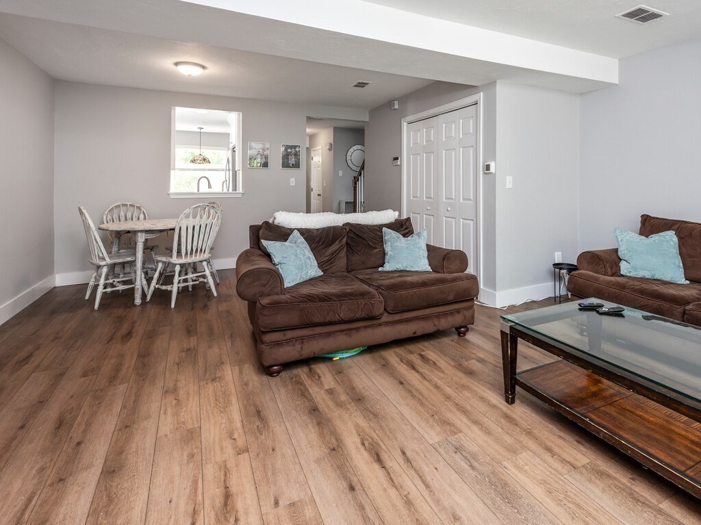 16 Apple Tree Hill Rd 16