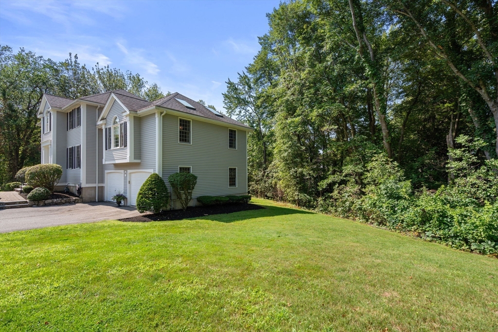 4 Green Meadow Dr