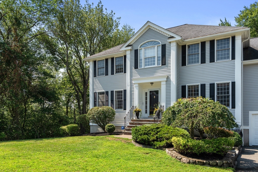 4 Green Meadow Dr