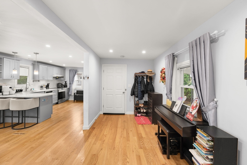 685 Broadway 8