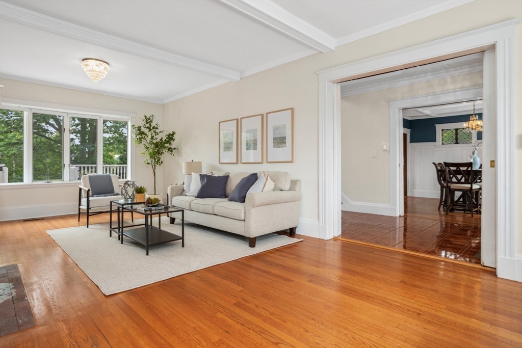 160 Loring Ave