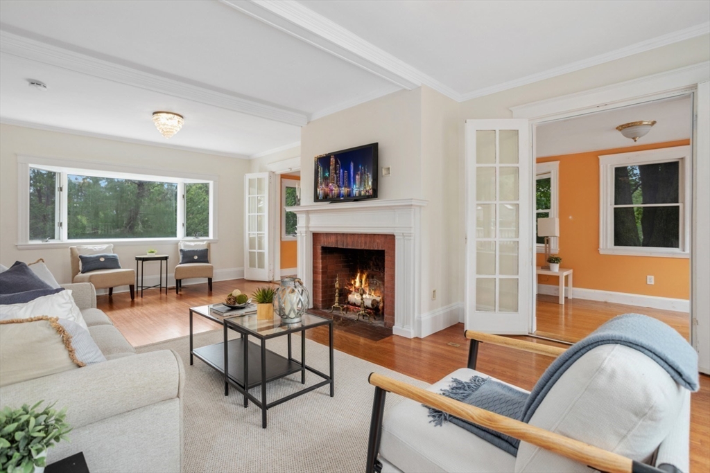 160 Loring Ave