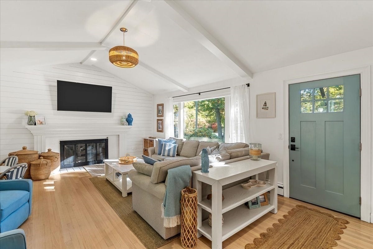 268 Colonel Hunt Dr, Abington, MA, 268 Colonel Hunt Dr, Abington, MA Photo #7