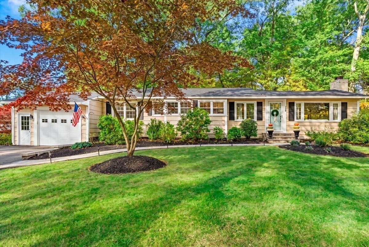 268 Colonel Hunt Dr, Abington, MA, 268 Colonel Hunt Dr, Abington, MA Photo #1
