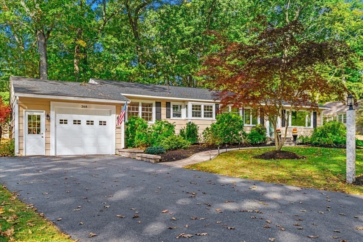 268 Colonel Hunt Dr, Abington, MA, 268 Colonel Hunt Dr, Abington, MA Photo #3