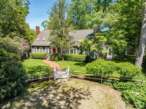 21 Woodlawn Ave Tisbury MA 02568