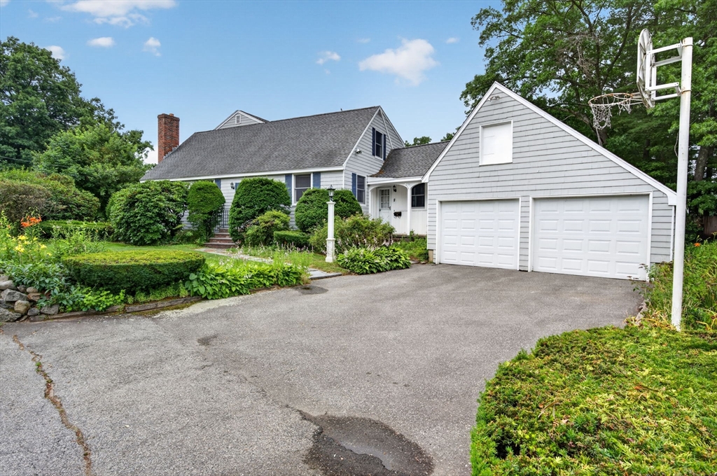 8 Marion Ave